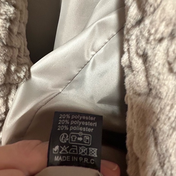 Faux Fur shrug - Picture 4 of 5